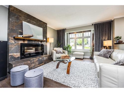 19894 68 Avenue, Langley, BC - Indoor Photo Showing Living Room With Fireplace