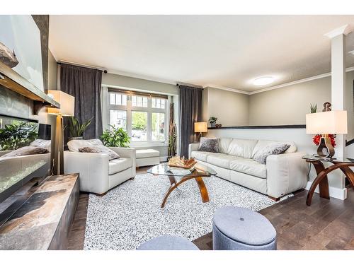 19894 68 Avenue, Langley, BC - Indoor Photo Showing Living Room