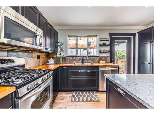 19894 68 Avenue, Langley, BC - Indoor Photo Showing Kitchen With Double Sink