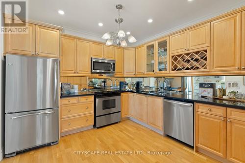 3510 - 33 Harbour Square, Toronto, ON - Indoor Photo Showing Kitchen