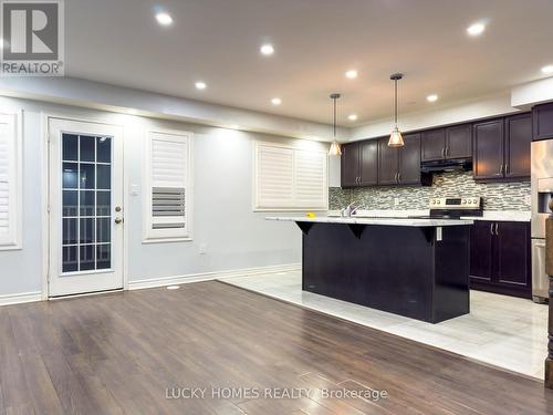 1045 Reflection Place S, Pickering, ON - Indoor Photo Showing Kitchen With Upgraded Kitchen