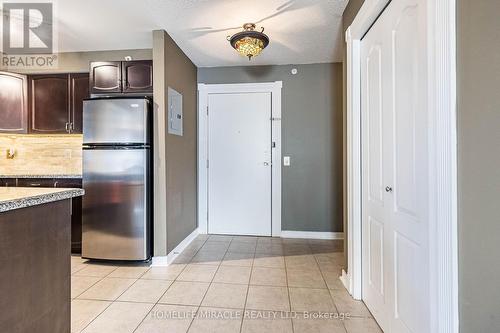 2402 - 6 Dayspring Circle, Brampton, ON - Indoor Photo Showing Kitchen