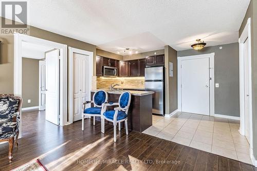 2402 - 6 Dayspring Circle, Brampton, ON - Indoor Photo Showing Kitchen