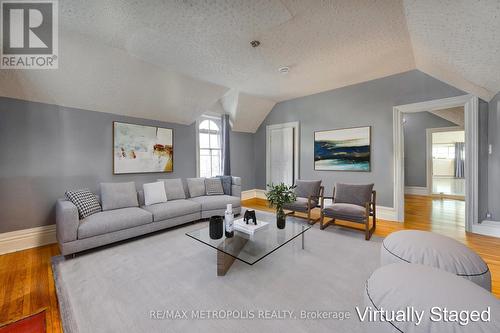 Upper - 529 Christina Street N, Sarnia, ON - Indoor Photo Showing Living Room