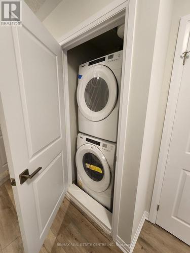 C037 - 25 Isherwood Avenue, Cambridge, ON - Indoor Photo Showing Laundry Room