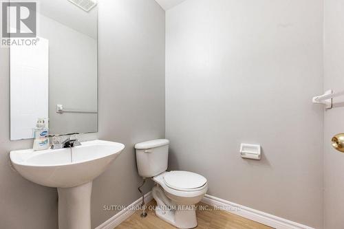 Upper - 48 White Sands Court, Kitchener, ON - Indoor Photo Showing Bathroom