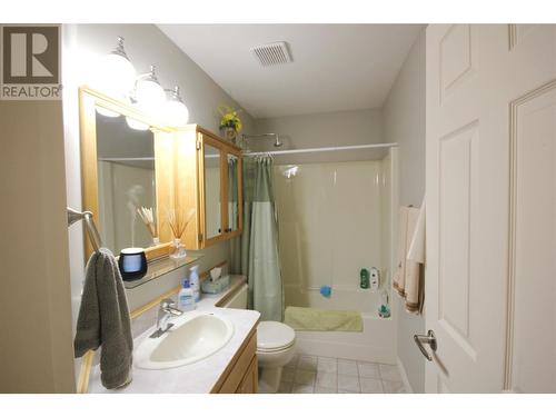 Main Bathroom - 1634 Carmi Avenue Unit# 129, Penticton, BC - Indoor Photo Showing Bathroom