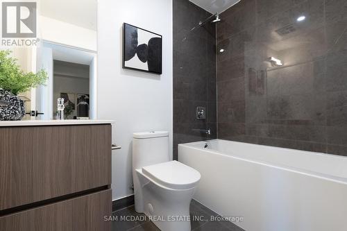 1412 - 220 Missinnihe Way, Mississauga, ON - Indoor Photo Showing Bathroom