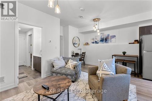 114 - 781 Clare Avenue, Welland, ON - Indoor Photo Showing Living Room