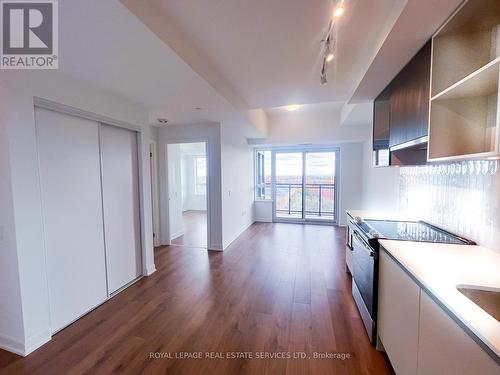 0 - 395 Dundas Street W, Oakville, ON - Indoor Photo Showing Kitchen