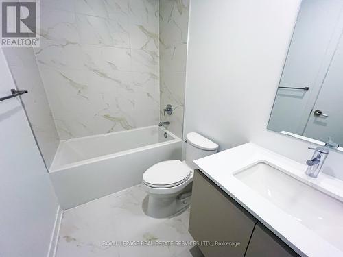 0 - 395 Dundas Street W, Oakville, ON - Indoor Photo Showing Bathroom