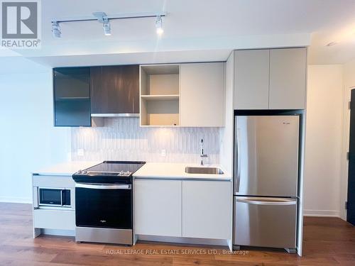 0 - 395 Dundas Street W, Oakville, ON - Indoor Photo Showing Kitchen