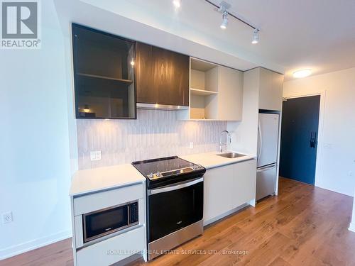 0 - 395 Dundas Street W, Oakville, ON - Indoor Photo Showing Kitchen