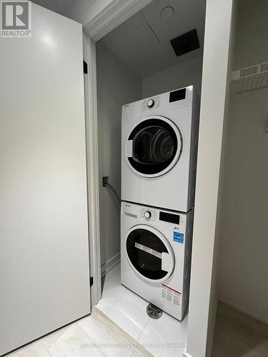 306 - 117 Broadway Avenue, Toronto, ON - Indoor Photo Showing Laundry Room