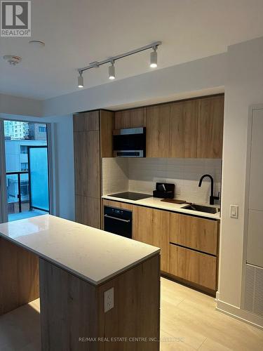 306 - 117 Broadway Avenue, Toronto, ON - Indoor Photo Showing Kitchen