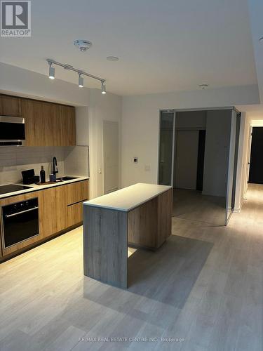 306 - 117 Broadway Avenue, Toronto, ON - Indoor Photo Showing Kitchen