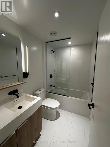 306 - 117 Broadway Avenue, Toronto, ON - Indoor Photo Showing Bathroom