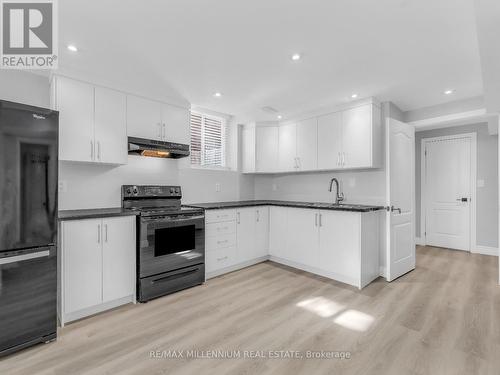 435 Stonegate Avenue, Oshawa, ON - Indoor Photo Showing Kitchen