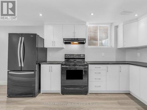 435 Stonegate Avenue, Oshawa, ON - Indoor Photo Showing Kitchen