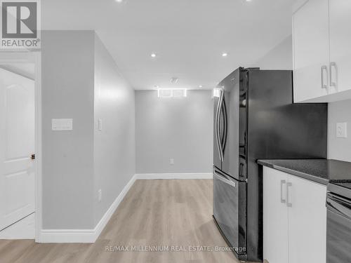 435 Stonegate Avenue, Oshawa, ON - Indoor Photo Showing Kitchen