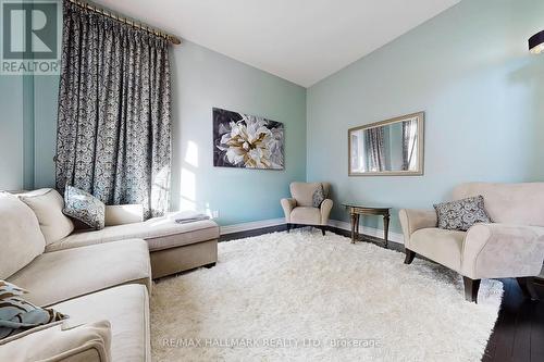 350 Paradelle Drive, Richmond Hill, ON - Indoor Photo Showing Living Room