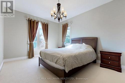 350 Paradelle Drive, Richmond Hill, ON - Indoor Photo Showing Bedroom