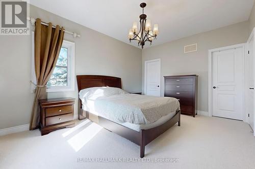 350 Paradelle Drive, Richmond Hill, ON - Indoor Photo Showing Bedroom