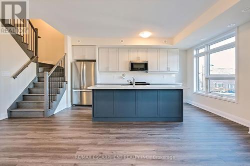 115 - 1569 Rose Way, Milton, ON - Indoor Photo Showing Kitchen With Upgraded Kitchen