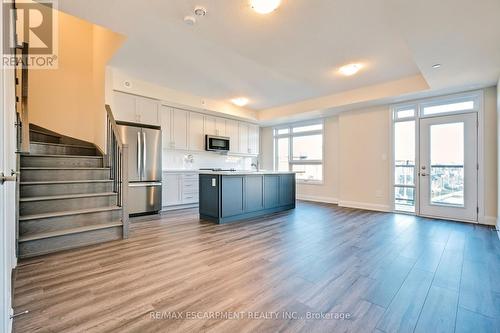 115 - 1569 Rose Way, Milton, ON - Indoor Photo Showing Kitchen With Upgraded Kitchen