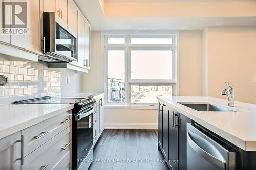 115 - 1569 Rose Way, Milton, ON - Indoor Photo Showing Kitchen With Upgraded Kitchen