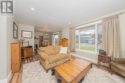 177 Elmore Drive, Halton Hills, ON - Indoor Photo Showing Living Room