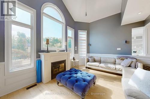 106 Colesbrook Road, Richmond Hill, ON - Indoor Photo Showing Living Room With Fireplace