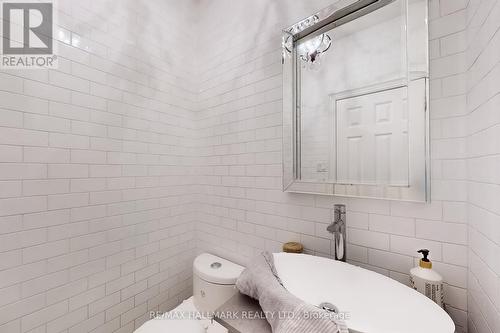 106 Colesbrook Road, Richmond Hill, ON - Indoor Photo Showing Bathroom