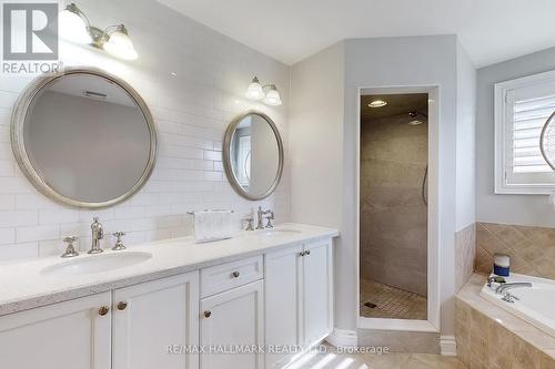 106 Colesbrook Road, Richmond Hill, ON - Indoor Photo Showing Bathroom