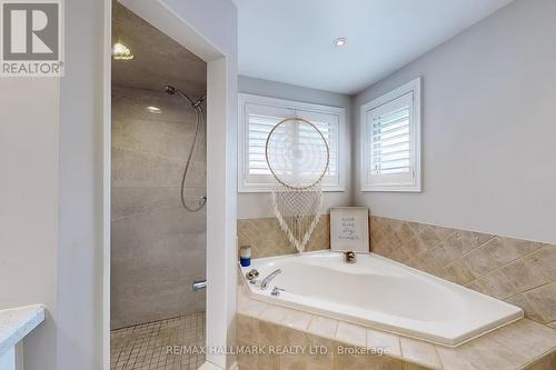 106 Colesbrook Road, Richmond Hill, ON - Indoor Photo Showing Bathroom