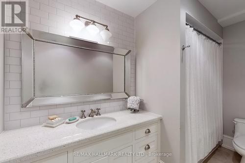 106 Colesbrook Road, Richmond Hill, ON - Indoor Photo Showing Bathroom