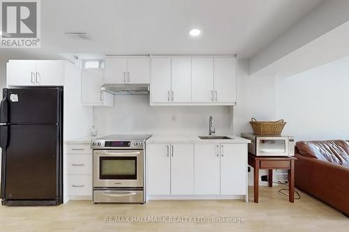 106 Colesbrook Road, Richmond Hill, ON - Indoor Photo Showing Kitchen