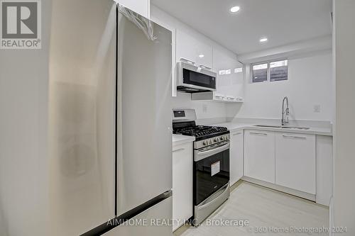 179 Oxford Street, Richmond Hill, ON - Indoor Photo Showing Kitchen