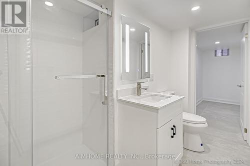 179 Oxford Street, Richmond Hill, ON - Indoor Photo Showing Bathroom