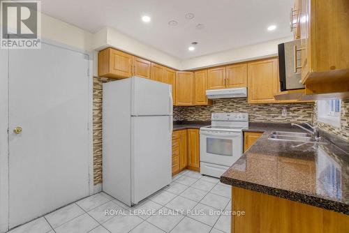 34 - 6520 Corfu Road E, Mississauga, ON - Indoor Photo Showing Kitchen With Double Sink