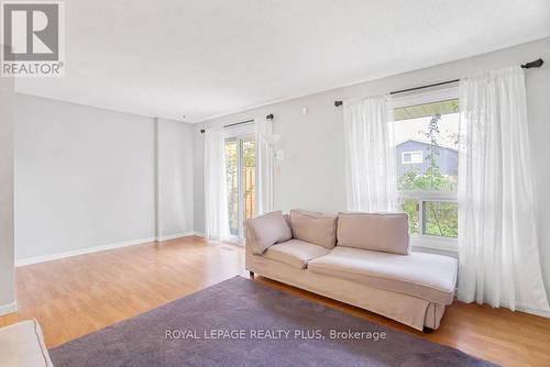 34 - 6520 Corfu Road E, Mississauga, ON - Indoor Photo Showing Living Room