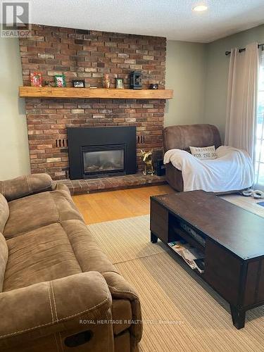 40.5 Victoria Street N, Kawartha Lakes (Lindsay), ON - Indoor Photo Showing Living Room With Fireplace