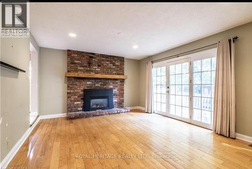 40.5 Victoria Street N, Kawartha Lakes (Lindsay), ON - Indoor Photo Showing Living Room With Fireplace