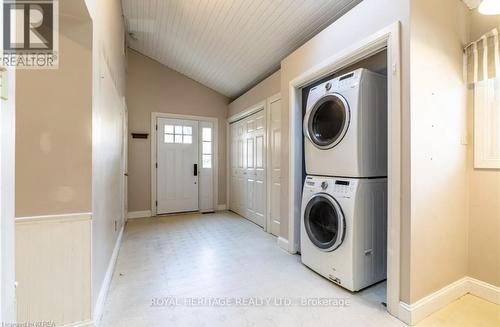 40.5 Victoria Street N, Kawartha Lakes (Lindsay), ON - Indoor Photo Showing Laundry Room