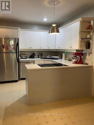 40.5 Victoria Street N, Kawartha Lakes (Lindsay), ON - Indoor Photo Showing Kitchen