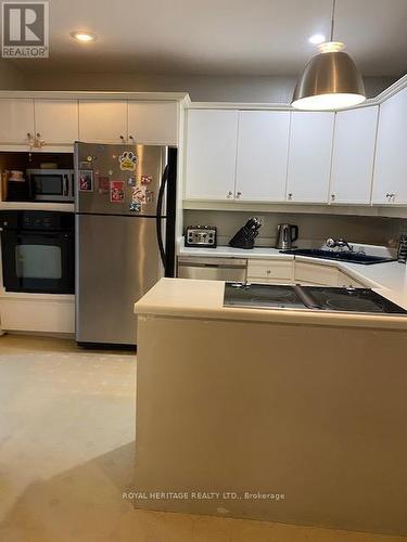 40.5 Victoria Street N, Kawartha Lakes (Lindsay), ON - Indoor Photo Showing Kitchen