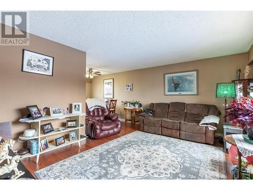 LIVING ROOM - 1105 Maclean Crescent, Cache Creek, BC - Indoor Photo Showing Living Room