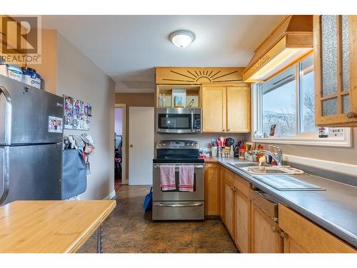 1105 Maclean Crescent, Cache Creek, BC - Indoor Photo Showing Kitchen With Double Sink