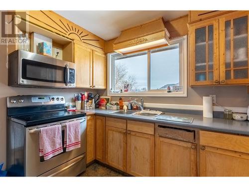 1105 Maclean Crescent, Cache Creek, BC - Indoor Photo Showing Kitchen With Double Sink