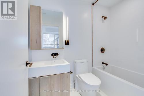 524 - 117 Broadway Avenue, Toronto, ON - Indoor Photo Showing Bathroom